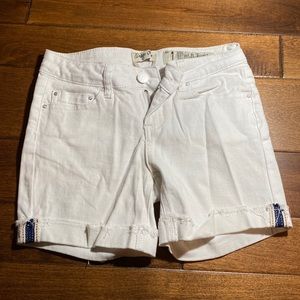 Ordigo Rein Women’s White Shorts